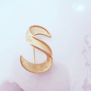 Vintage Jewelry - Trifari S Vintage Brooch Monogram Pinup Vintage Jewelry - Trifari S Vintage Brooch Monogram Pinup